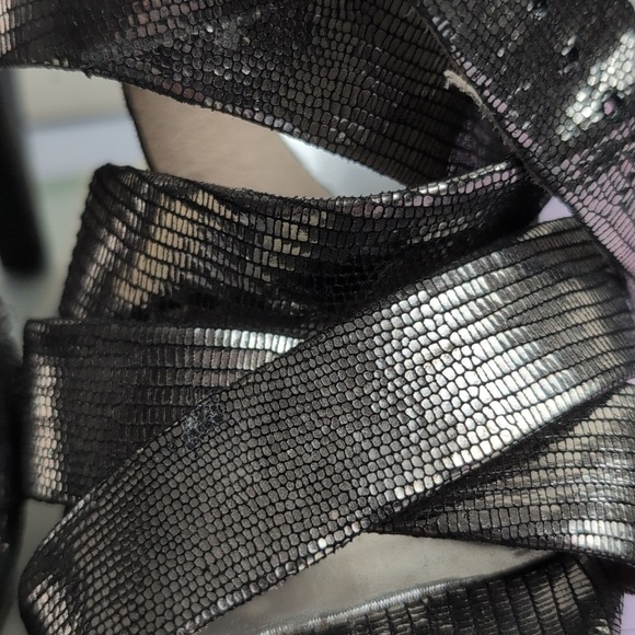 MICHAEL KORS SILVER HEELS SIZE 6 1/2 - Picture 3 of 5